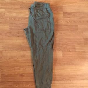 Lightweight tapered utility jogger pants